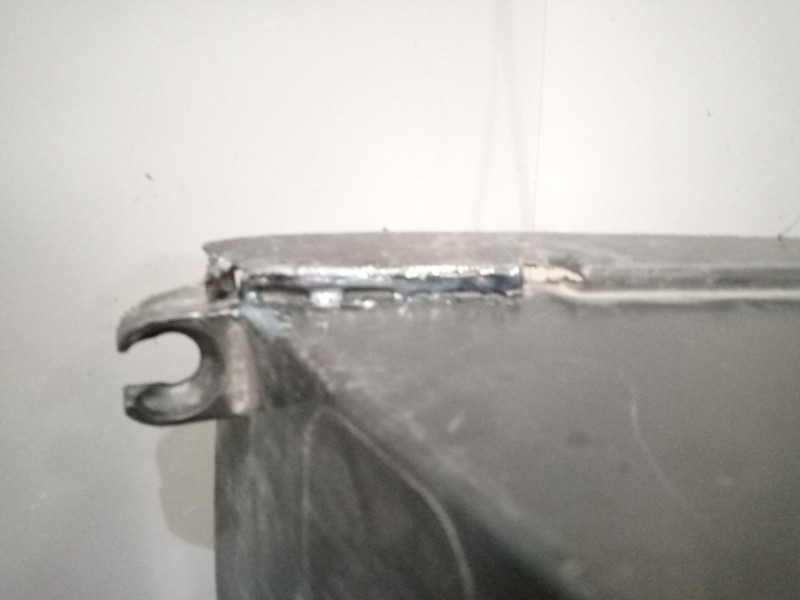 Recambio de tapa bateria para renault magnum ab 2005 12.8 diesel referencia OEM IAM 20518311  