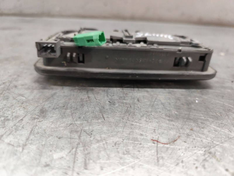 Recambio de luz interior para peugeot boxer furgoneta 2.0 bluehdi 130 referencia OEM IAM 1520400000  