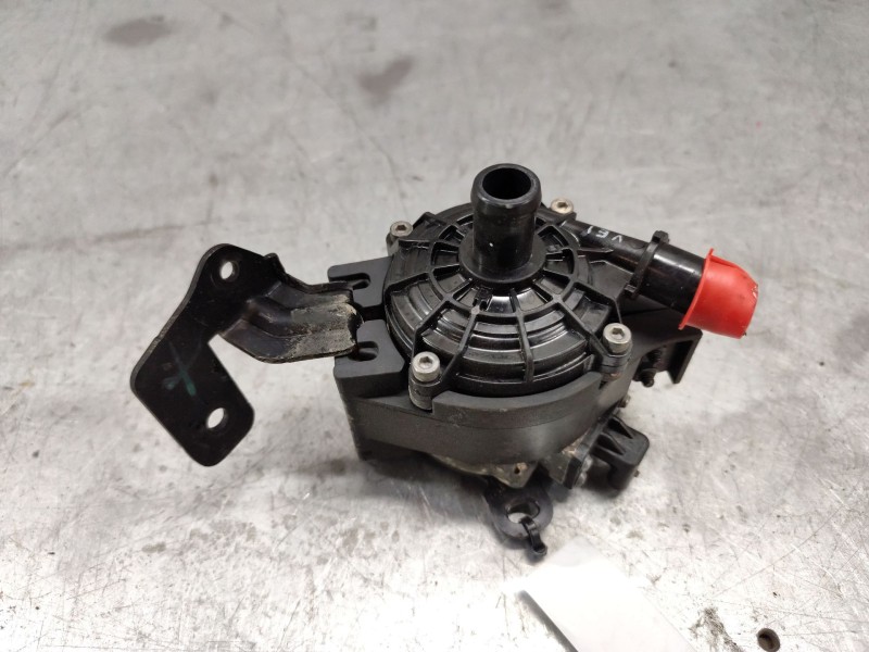 Recambio de bomba agua para renault austral tce 130 referencia OEM IAM 210111797R  