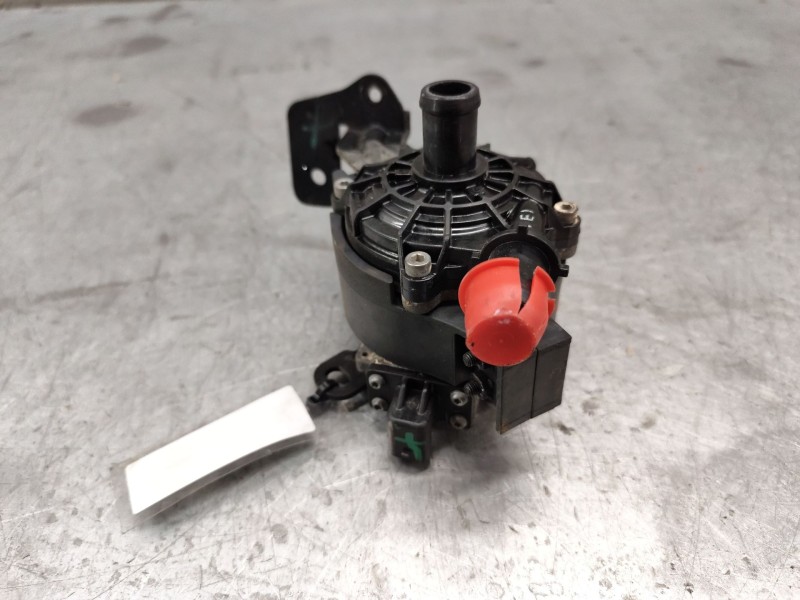 Recambio de bomba agua para renault austral tce 130 referencia OEM IAM 210111797R  