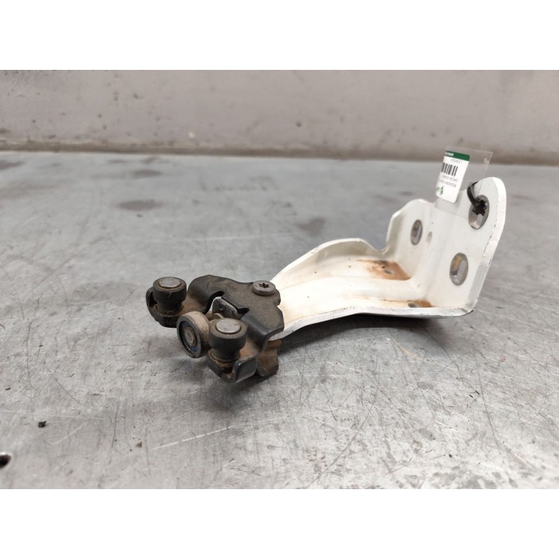 Recambio de bisagra puerta corredera para dacia dokker essential referencia OEM IAM 7459712123E  INFERIOR IZQUIERDA