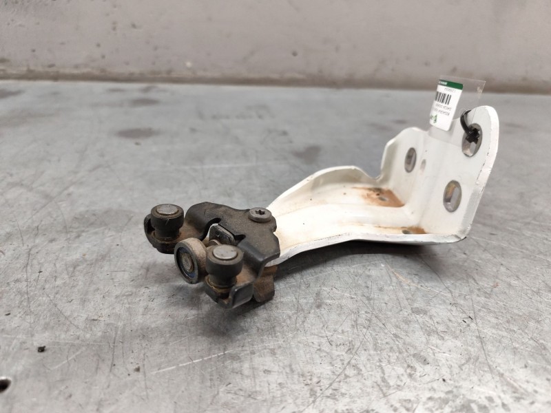 Recambio de bisagra puerta corredera para dacia dokker essential referencia OEM IAM 7459712123E  INFERIOR IZQUIERDA