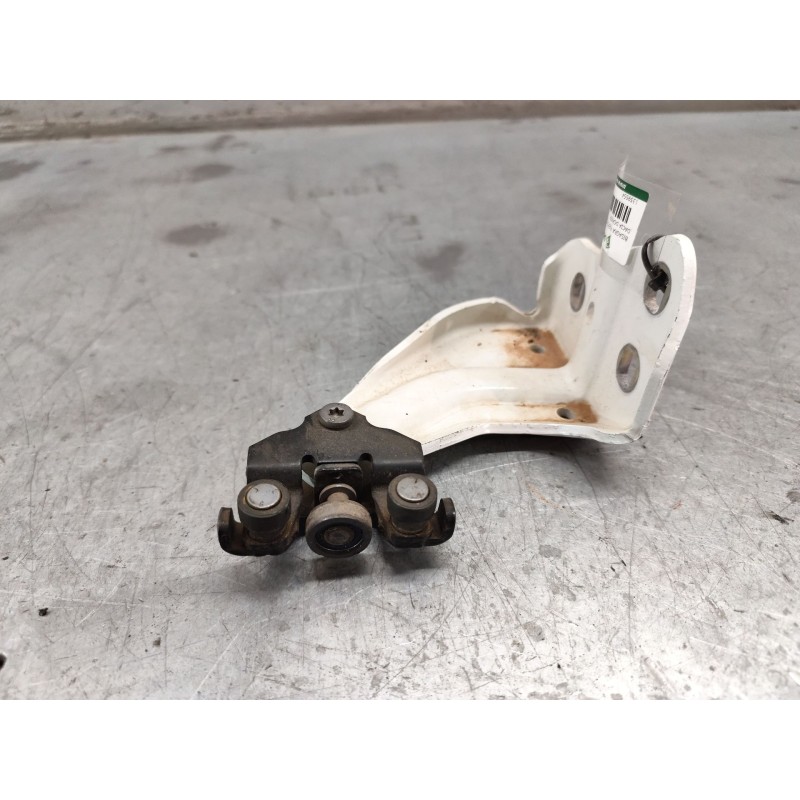 Recambio de bisagra puerta corredera para dacia dokker essential referencia OEM IAM 7459712123E  INFERIOR IZQUIERDA
