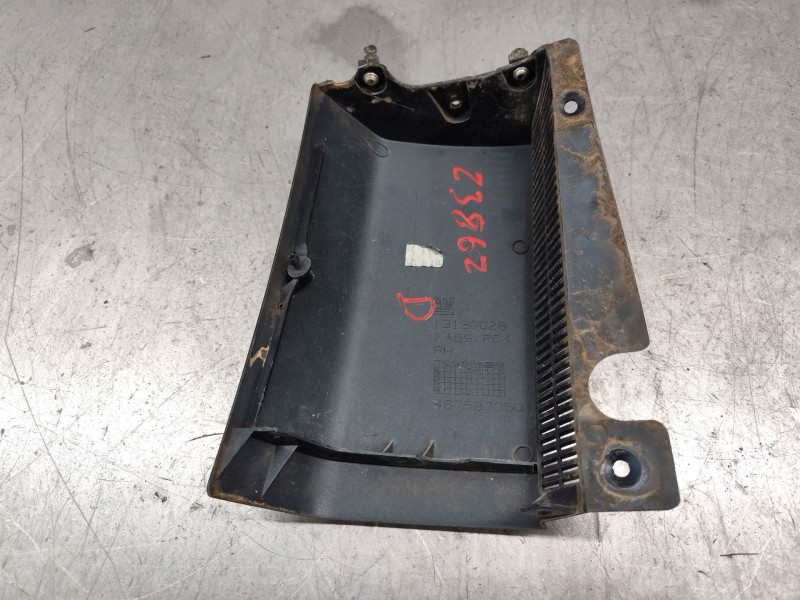 Recambio de molduras traseras para opel meriva cosmo referencia OEM IAM 13130028  DERECHA