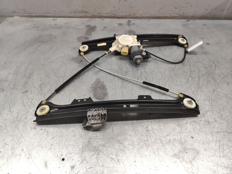 Recambio de elevalunas delantero derecho para bmw serie 5 berlina (e60) 520d referencia OEM IAM 69811425997748100  
