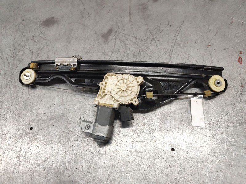 Recambio de elevalunas trasero derecho para bmw serie 5 berlina (e60) 520d referencia OEM IAM 7184744S  