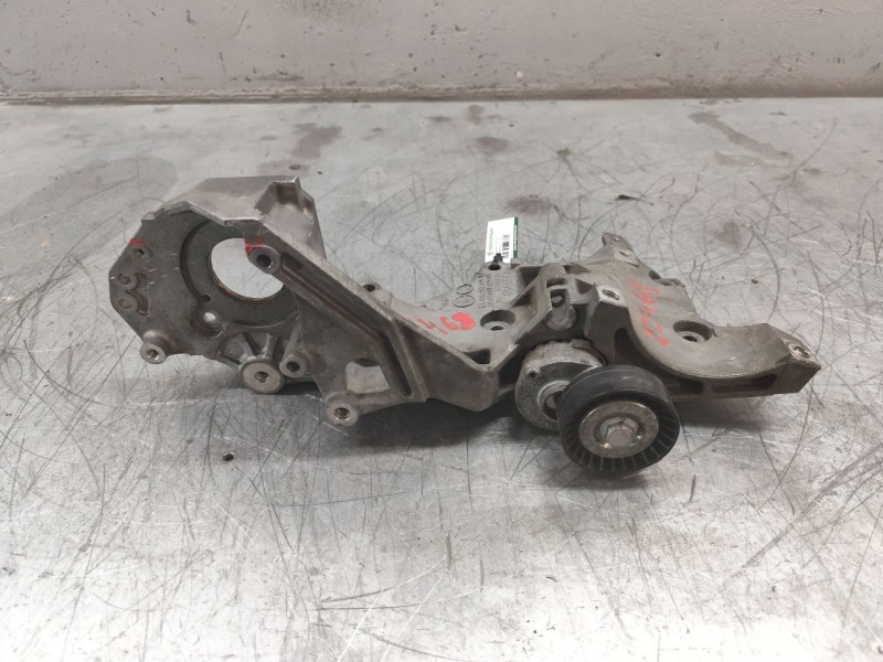 Recambio de soporte bomba inyeccion para volkswagen golf vi (5k1) rabbit referencia OEM IAM 03L903143Q  