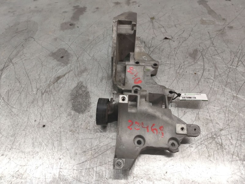 Recambio de soporte bomba inyeccion para volkswagen golf vi (5k1) rabbit referencia OEM IAM 03L903143Q  