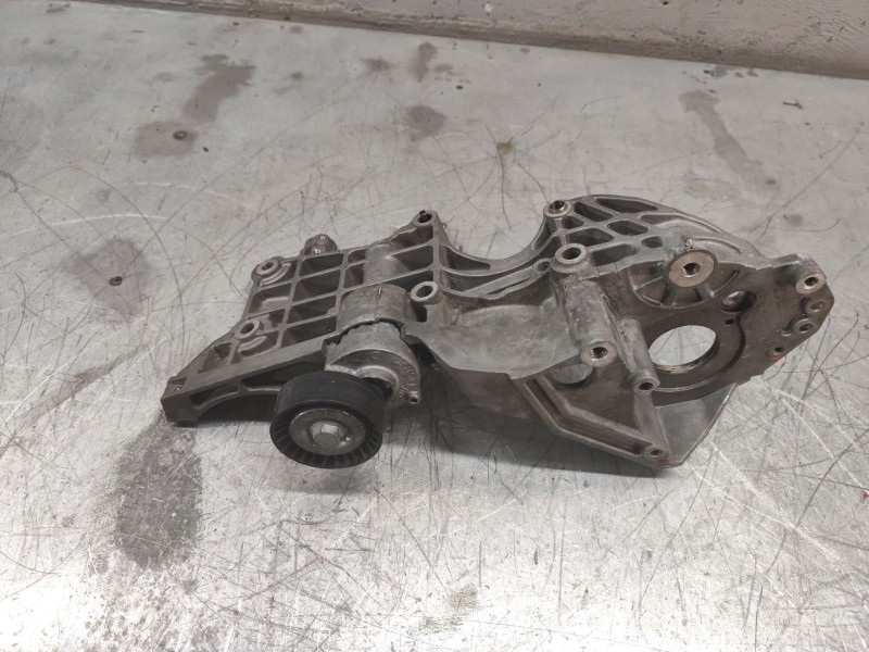 Recambio de soporte bomba inyeccion para volkswagen golf vi (5k1) rabbit referencia OEM IAM 03L903143Q  