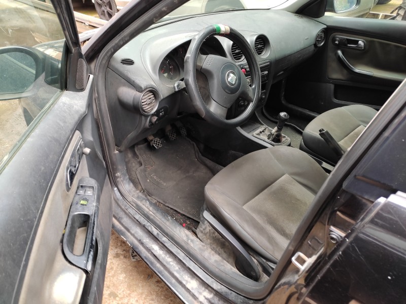 seat ibiza (6l1) del año 2004