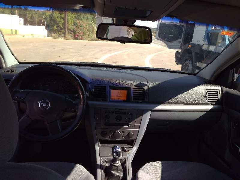 opel vectra c berlina del año 2003