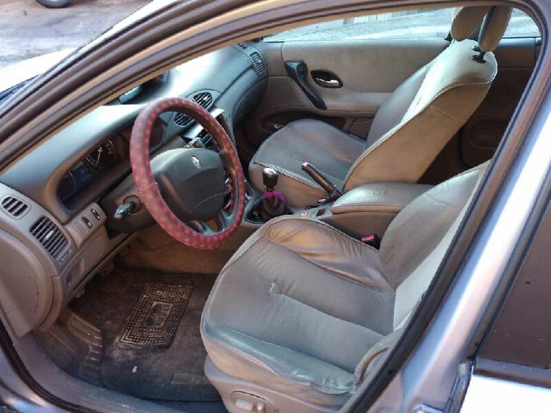 renault laguna ii grandtour (kg0) del año 2001
