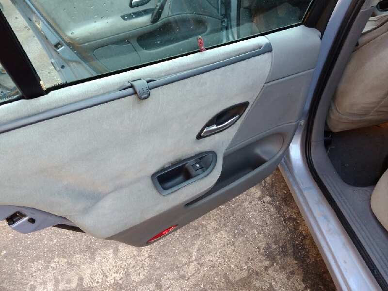 renault laguna ii grandtour (kg0) del año 2001