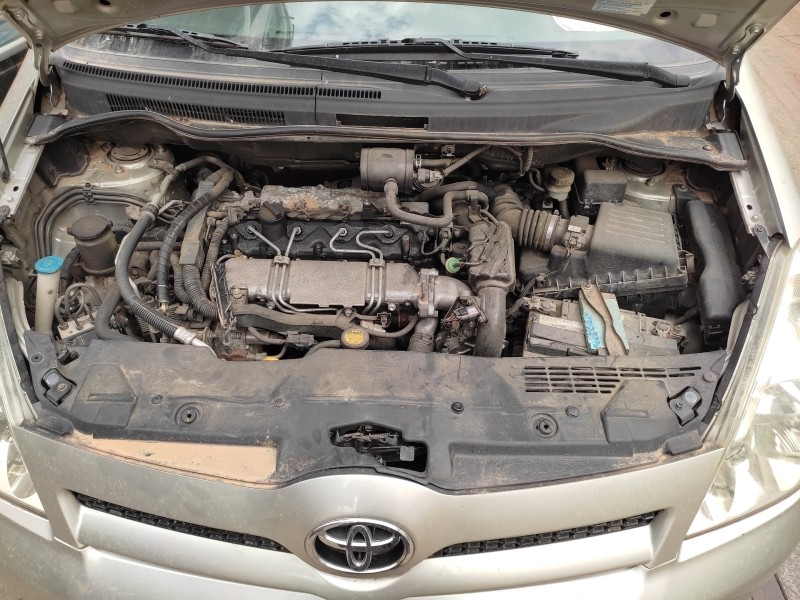 toyota corolla verso (r1) del año 2005