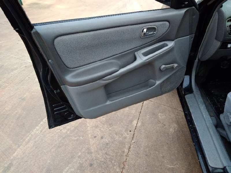 mazda 626 berlina (gf) del año 2000