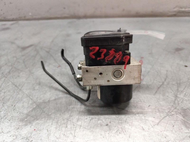 Recambio de abs para toyota yaris 1.0 cat referencia OEM IAM 445100D110  