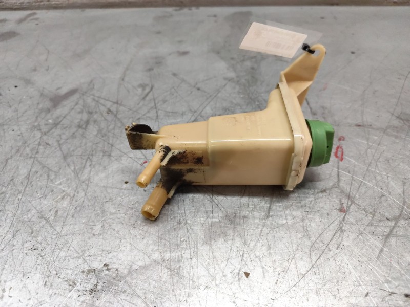 Recambio de deposito de direccion para volkswagen passat berlina (3b2) básico referencia OEM IAM 8D0422373C  