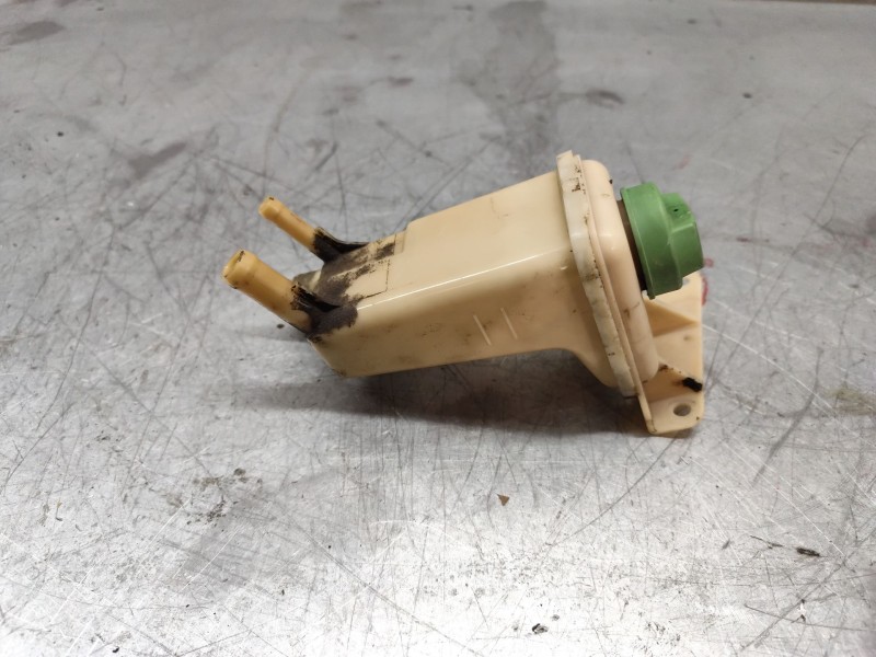 Recambio de deposito de direccion para volkswagen passat berlina (3b2) básico referencia OEM IAM 8D0422373C  