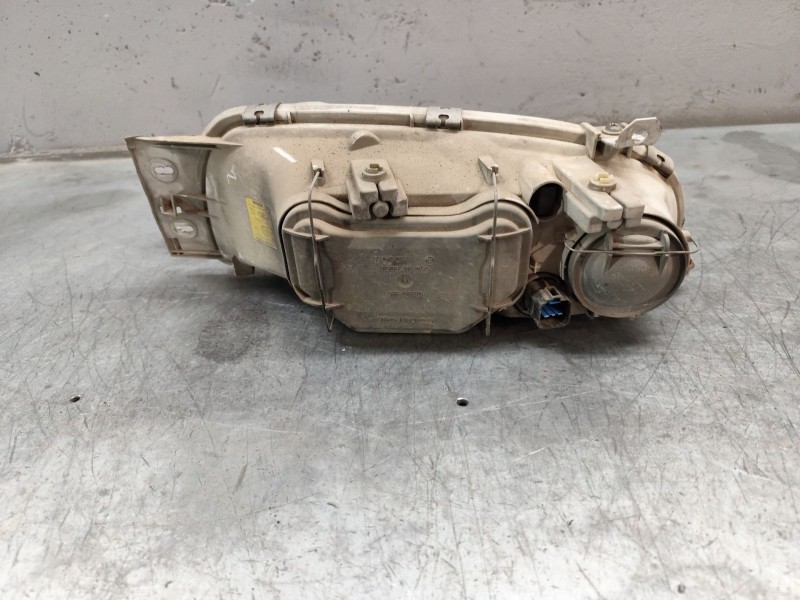 Recambio de faro derecho para ford fiesta iv (ja_, jb_) 1.3 i referencia OEM IAM   