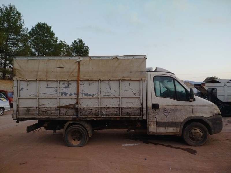 iveco daily caja abierta / volquete del año 2011