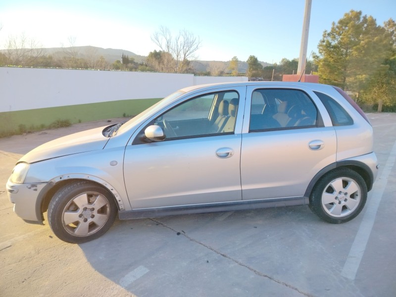 opel corsa c del año 2004