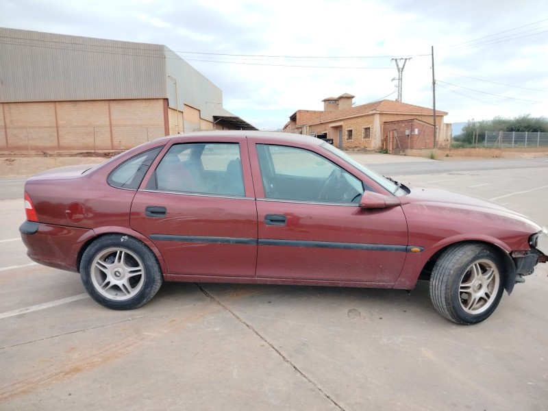 opel vectra b berlina del año 1999