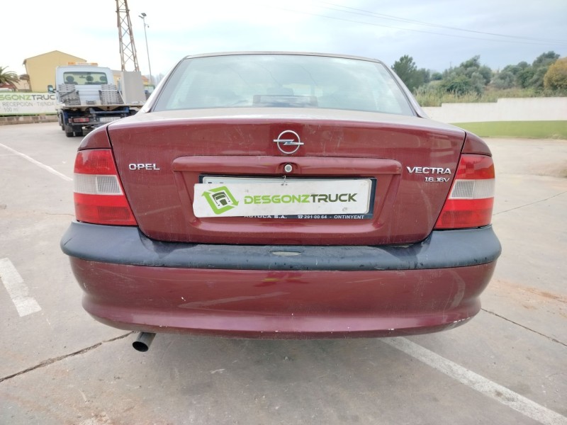 opel vectra b berlina del año 1999