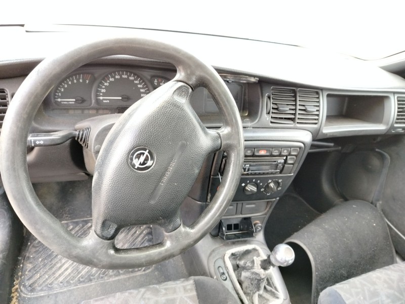opel vectra b berlina del año 1999