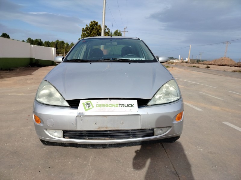 ford focus berlina (cak) del año 2000
