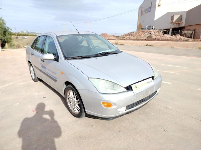 ford focus berlina (cak) del año 2000