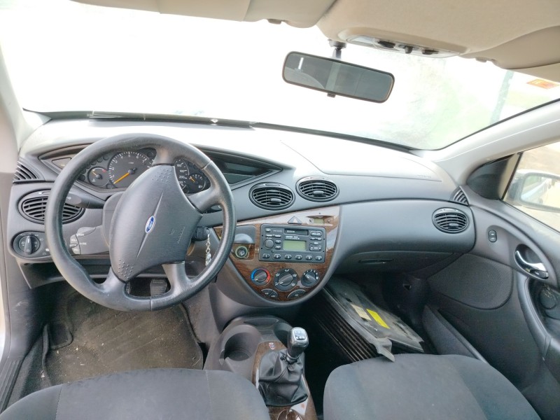 ford focus berlina (cak) del año 2000
