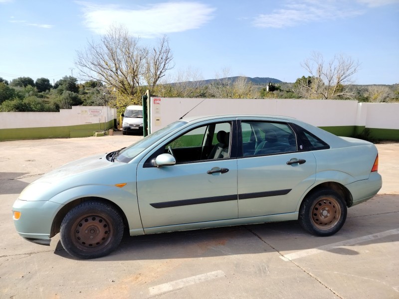 ford focus berlina (cak) del año 2000