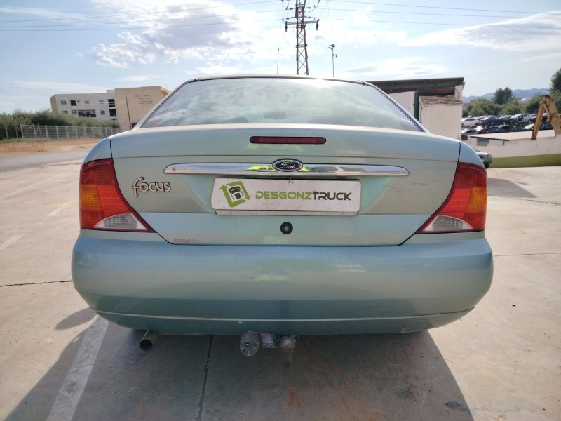 ford focus berlina (cak) del año 2000