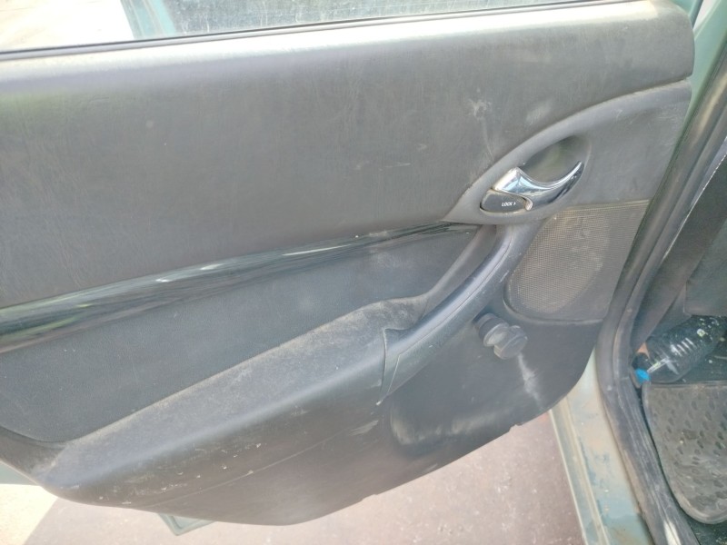 ford focus berlina (cak) del año 2000