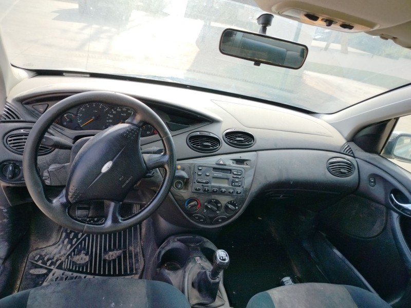 ford focus berlina (cak) del año 2000