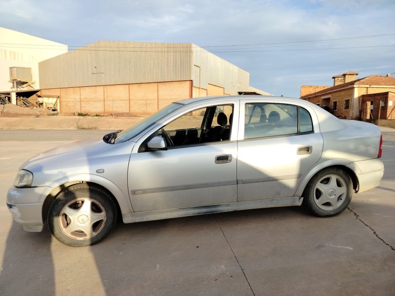 opel astra g berlina del año 1999
