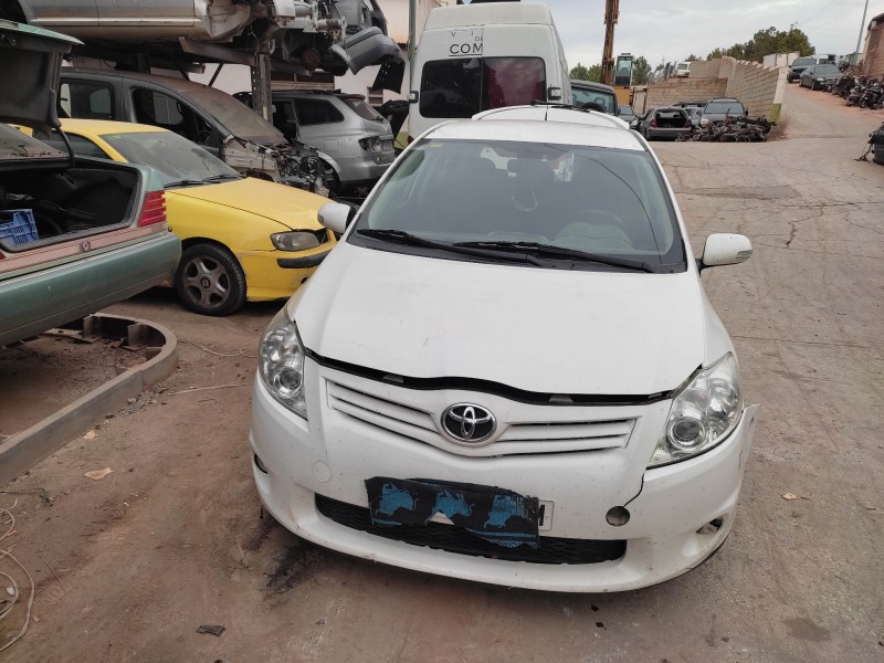 toyota auris del año 2011