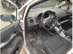 toyota auris del año 2011 2