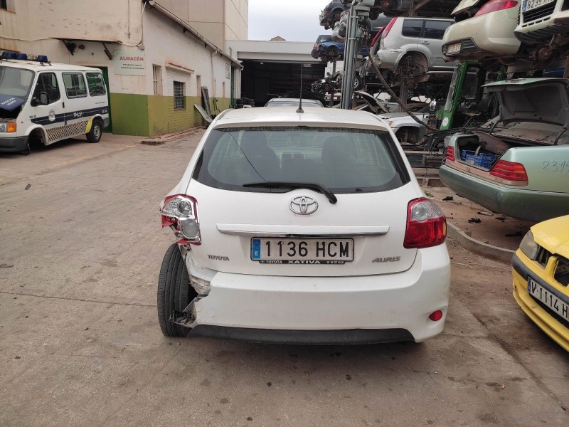 toyota auris del año 2011