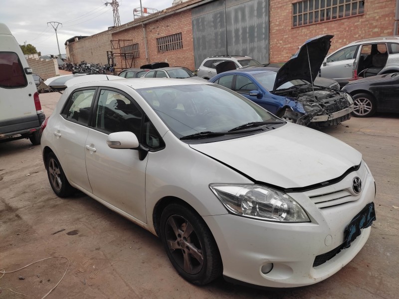 toyota auris del año 2011