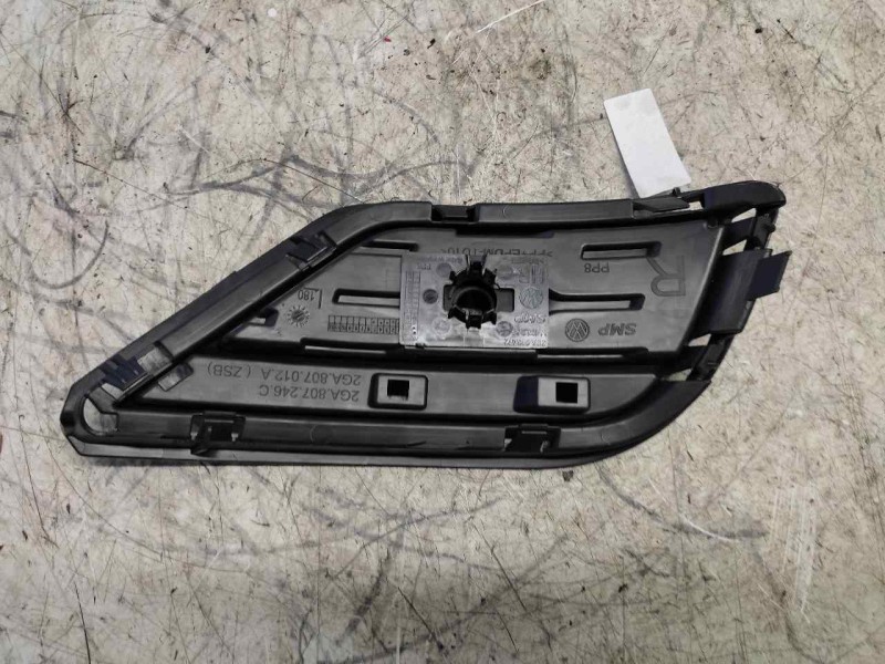 Recambio de molduras traseras para volkswagen t-roc 2.0 tdi referencia OEM IAM 2GA807246C 2GA807012A 