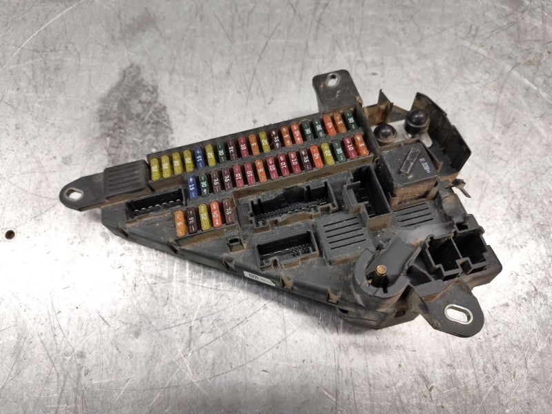 Recambio de caja reles / fusibles para bmw serie 5 berlina (e60) 520d referencia OEM IAM 913883001  