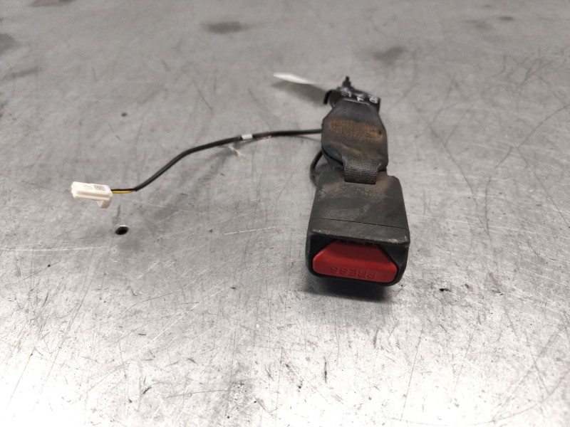 Recambio de enganche de cinturon trasero derecho para nissan juke (f16) acenta referencia OEM IAM   