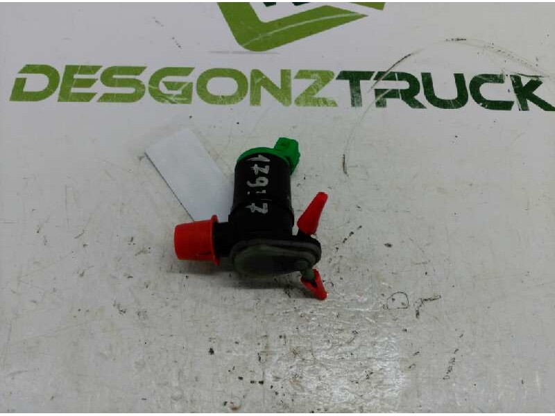 Recambio de bomba limpia para peugeot 806 universal studios port aventura referencia OEM IAM 90095  