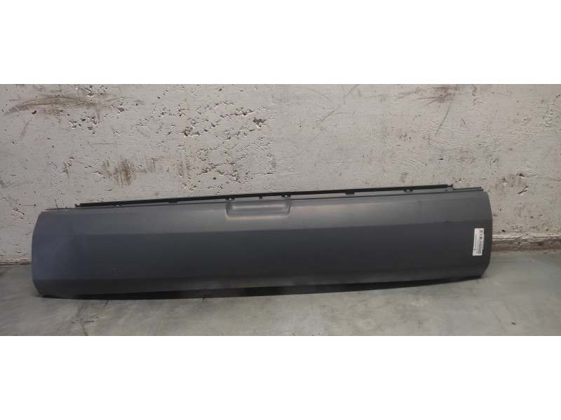 Recambio de molduras traseras para peugeot 3008 1.2 12v e-thp / puretech referencia OEM IAM 9683146380  