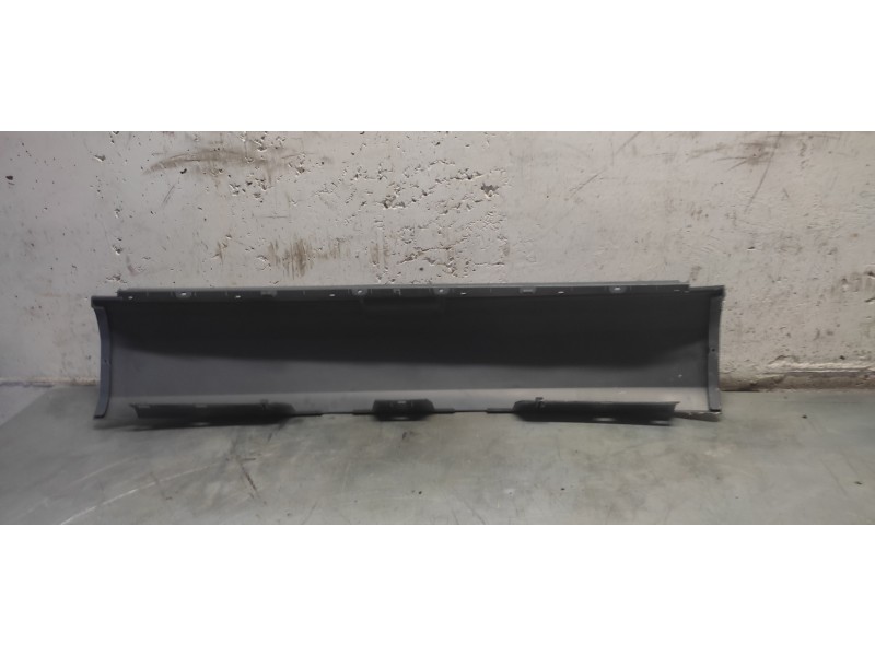 Recambio de molduras traseras para peugeot 3008 1.2 12v e-thp / puretech referencia OEM IAM 9683146380  