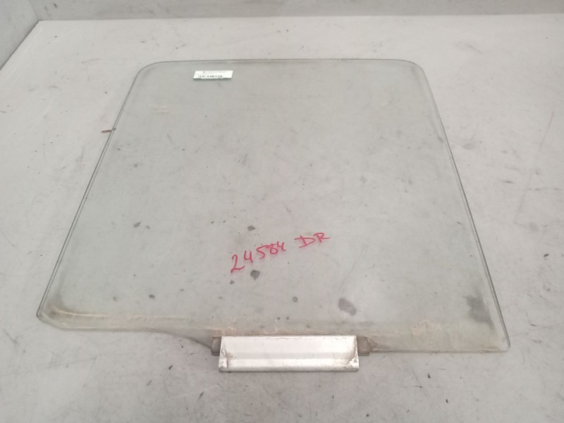 Recambio de luna delantera derecha para man le 12.225 lc referencia OEM IAM 85626500014  