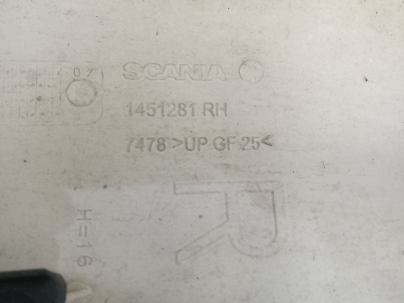 Recambio de deflector derecho para scania serie p/g/r (c-clase) 11.7 diesel referencia OEM IAM 1451281 2165864 1856472