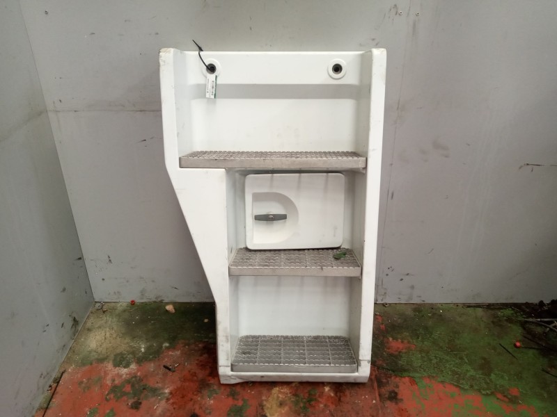 Recambio de peldaño izquierdo para renault magnum 4xx.18/4xx.26 02  12.0 diesel referencia OEM IAM   