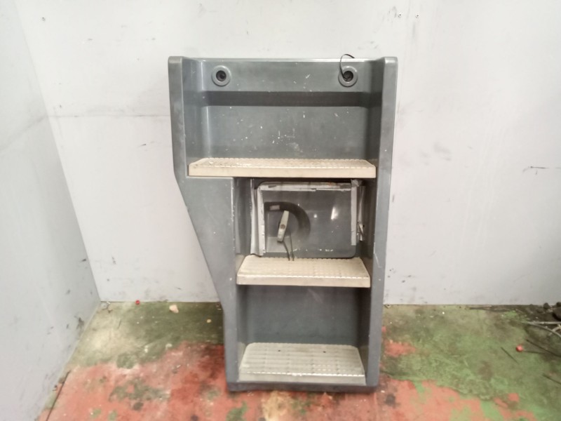 Recambio de peldaño izquierdo para renault magnum ab 2005 12.8 diesel referencia OEM IAM   